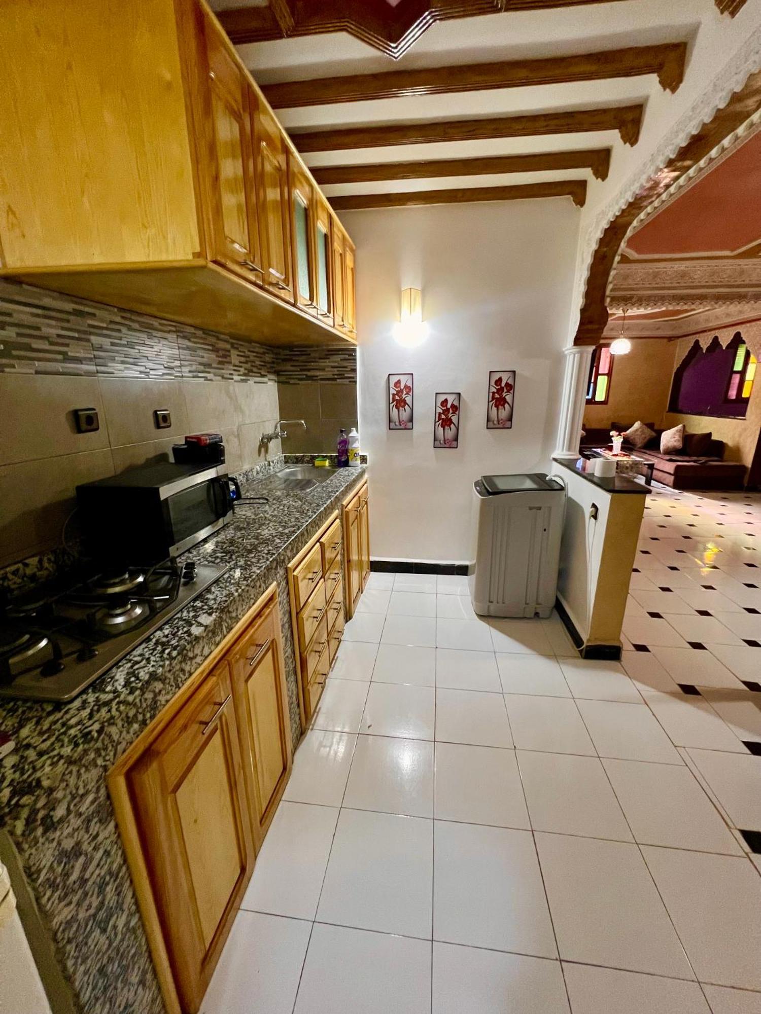 Red House Apartment เอสเซาอิรา ภายนอก รูปภาพ